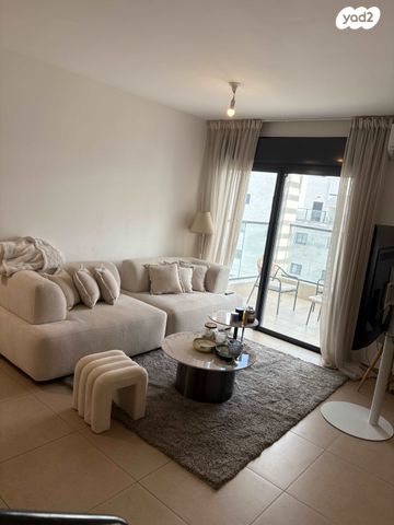 שרה אהרונסון 3