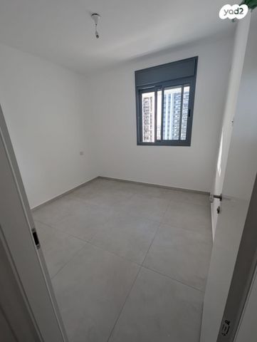 דירה, יעקב פיכמן 5, קרית אילון, חולון