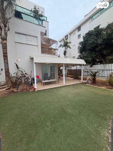 דירת גן, המחתרות 16, 2003, רעננה