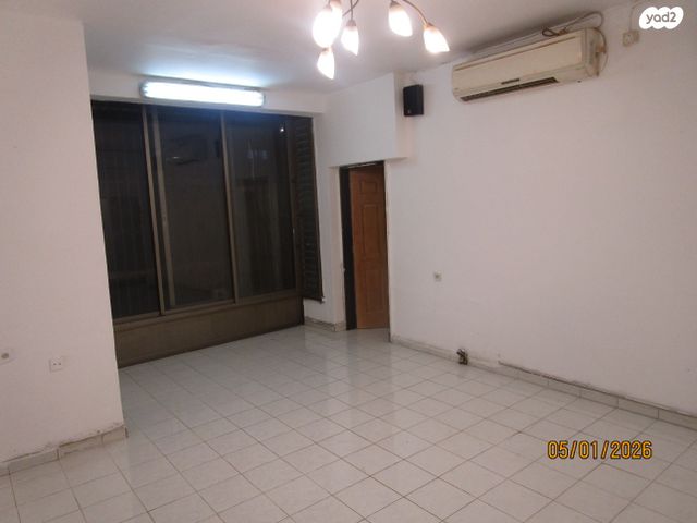 דירה, שדרת התמרים 16, שכונת בן גוריון, מרכז העיר ג', רמת גן