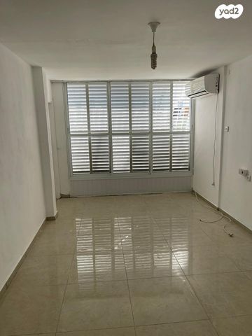 סמטת הצפורנים 8