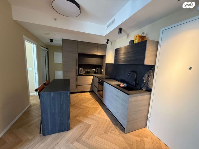 דירה, ליאונרדו דה וינצ'י 12, גני שרונה, קרית הממשלה, תל אביב יפו