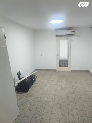 דירה, יצחק בן צבי 24, שיכון ד, טבריה