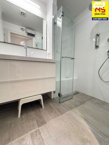 דירה, קריניצי, שכונת בן גוריון, מרכז העיר ג', רמת גן