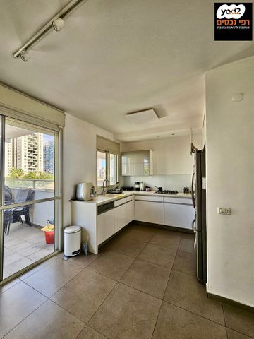 גג/ פנטהאוז, נווה רם, שיכון מזרחי, רמת גן