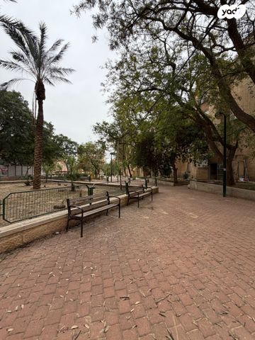 שדרות ירושלים 111