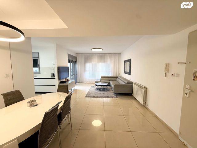 דירה, הבבא סאלי, חומת שמואל, הר חומה, ירושלים