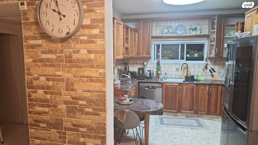 עמוס ירקוני 