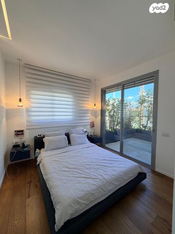 גג/ פנטהאוז, השדות 6, נווה גן, רמת השרון