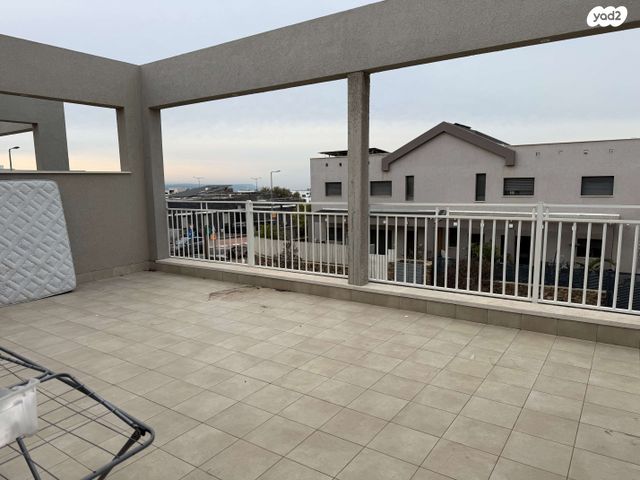 דו משפחתי, רובע 10 חן, קצרין