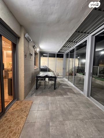 גג/ פנטהאוז, הערבה, אריאל