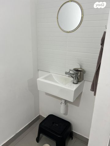 דירה, הנרקיסים, רכסים