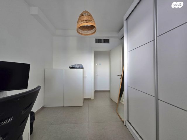 דירה, ז'בוטינסקי, יצחק שדה, אזור