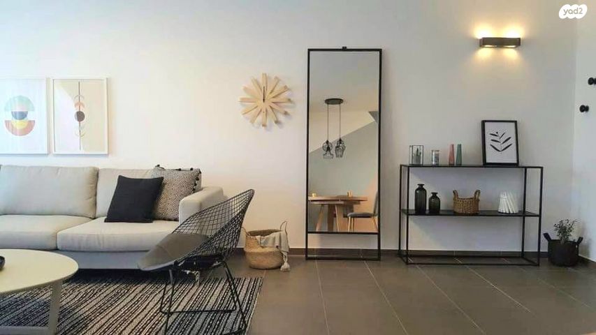 דירה, שדרות מקס ואמפרו שיין, רחובות החדשה, רחובות