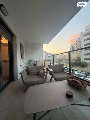 דירה, לוטם, הפרחים, חריש