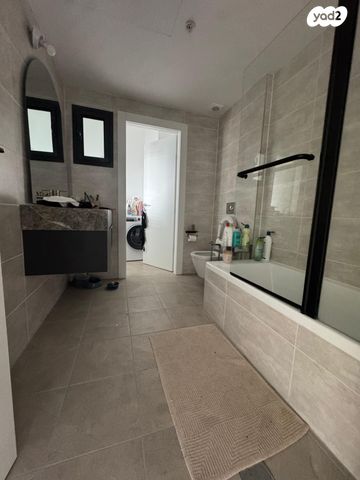 דירה, יהורם גאון, דרום חדש, פארק הים, בת ים