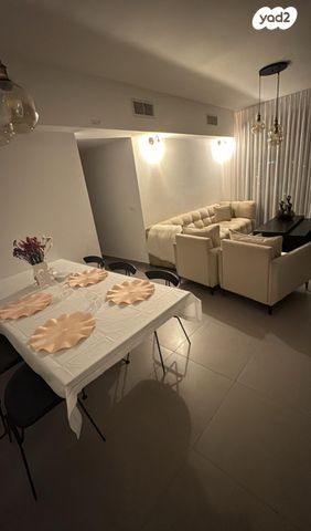 דירה, אריק שרון, נהריה