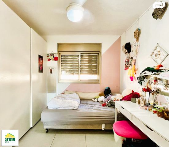 דירה, צור יצחק