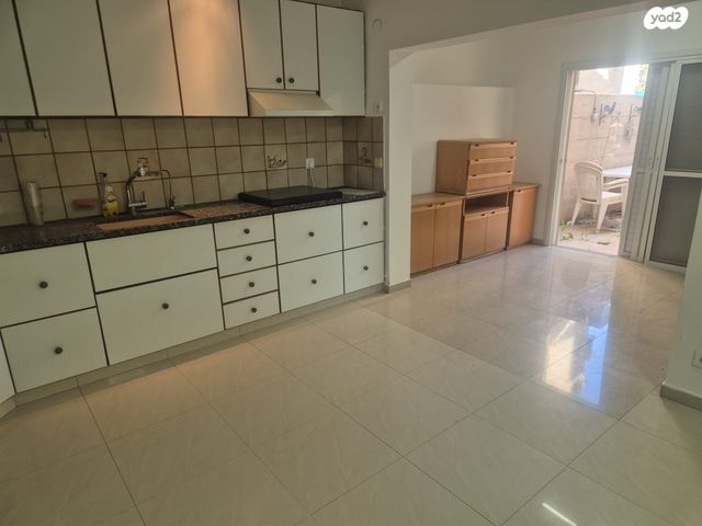 דו משפחתי, הרב קוק, רמב"ם, באר יעקב