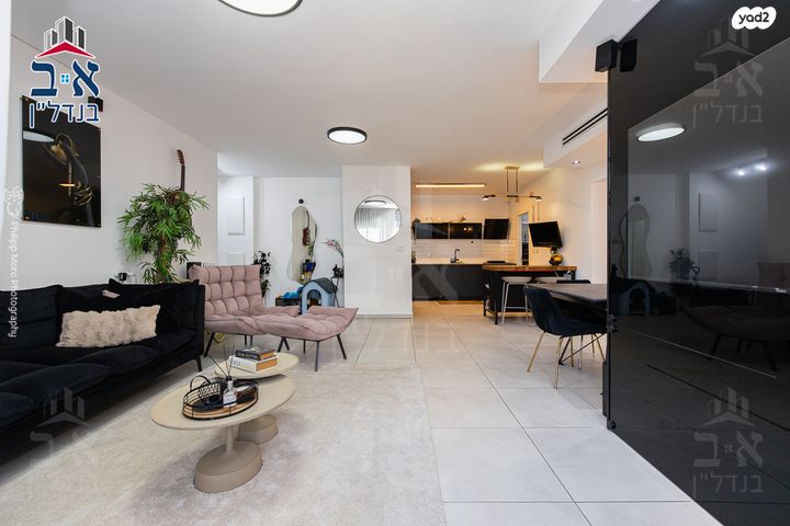 דירה, שדרות מנחם בגין, החותרים, טירת כרמל