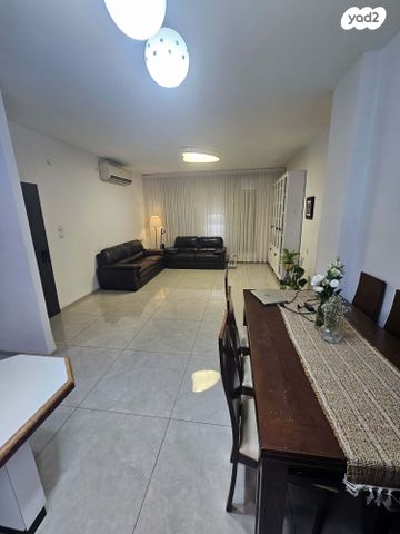 דירה, שדרות כצנלסון, מרכז העיר, קרית אתא