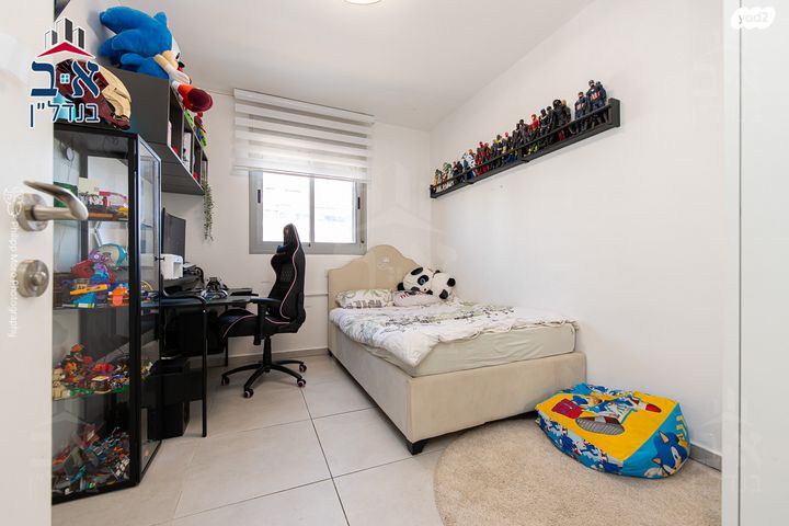 דירה, שדרות מנחם בגין, החותרים, טירת כרמל