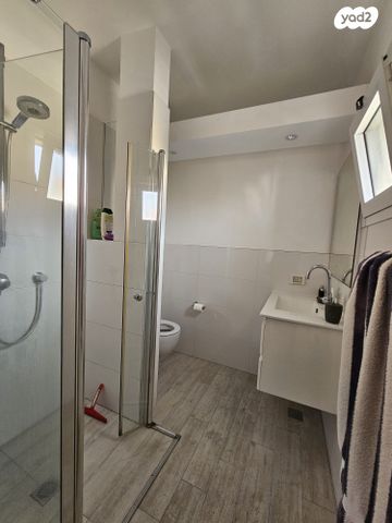 גג/ פנטהאוז, חומה ומגדל 2, ראשונים, כפר סבא