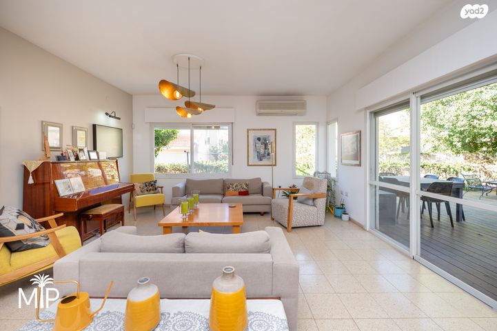 דו משפחתי, נווה רמז, זכרון יעקב