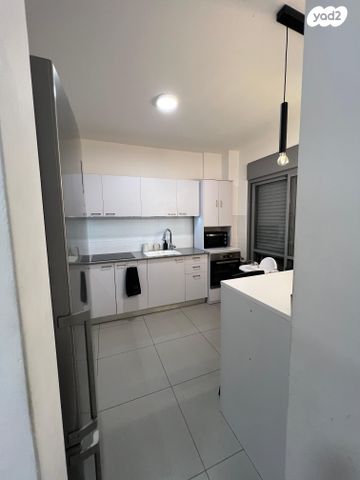 דירה, הנרקיסים, רכסים