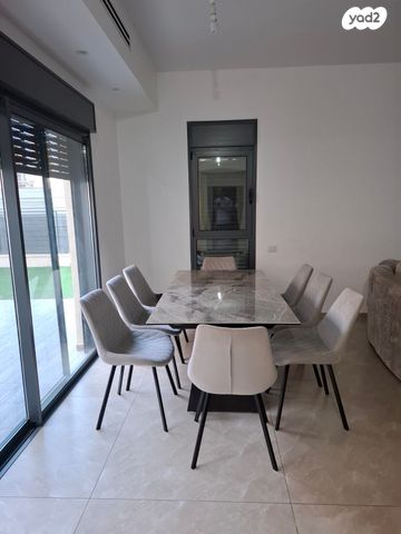 דו משפחתי, עיט 3, אופקים