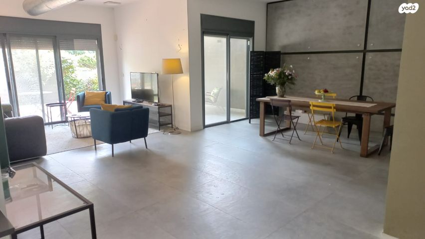 בית פרטי/ קוטג', יציאת אירופה 9, רעננה