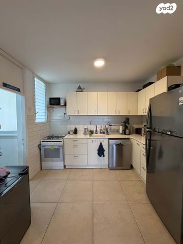 דירה, הרב עוזיאל, בבלי, תל אביב יפו