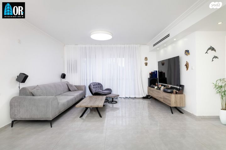 דירת גן, שדרות ז'בוטינסקי, נווה אילן - אזרחי, יבנה