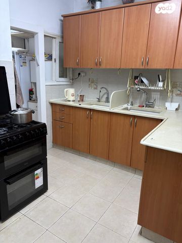 דירה, עזרא, שעריים, רחובות