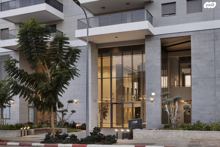 דירה, שמשון זליג, האירוס, ראשון לציון