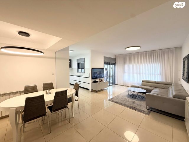 דירה, הבבא סאלי, חומת שמואל, הר חומה, ירושלים