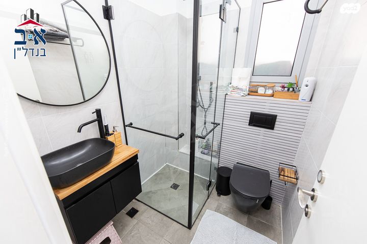 דירה, שדרות מנחם בגין, החותרים, טירת כרמל