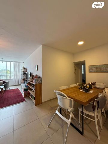 דירה, הרב עוזיאל, בבלי, תל אביב יפו