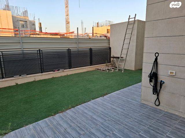 דו משפחתי, עיט 3, אופקים