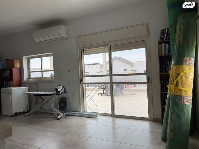 דו משפחתי, רובע 10 חן, קצרין