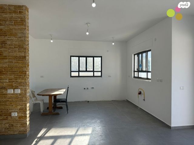 דו משפחתי, בנימינה גבעת עדה