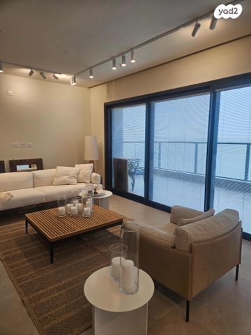 גג/ פנטהאוז, בת ים