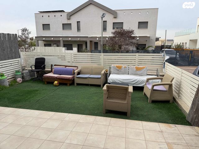 דו משפחתי, רובע 10 חן, קצרין