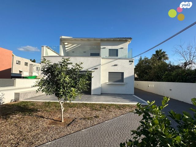 דו משפחתי, בנימינה גבעת עדה