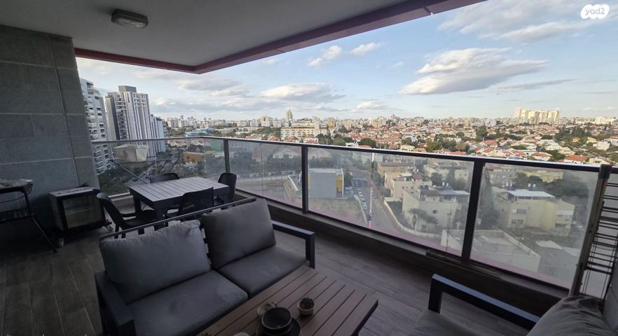 דירה, שמשון זליג, האירוס, ראשון לציון