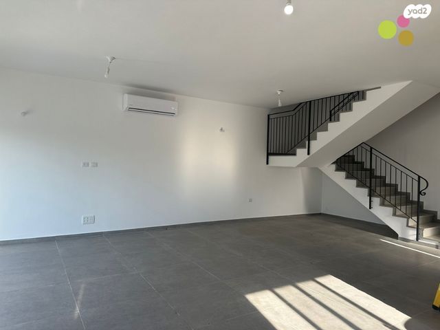 דו משפחתי, בנימינה גבעת עדה