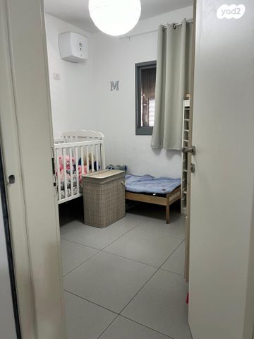 דירה, הנרקיסים, רכסים