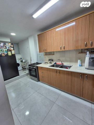 דירה, הדרור, נאות בן גוריון, יבנה