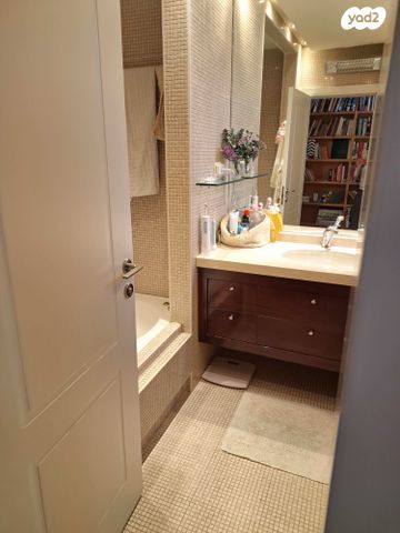 גג/ פנטהאוז, אלכסנדר סשה ארגוב 6, המשתלה, תל אביב יפו