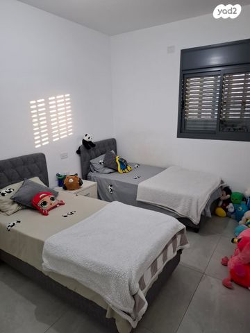 דו משפחתי, עיט 3, אופקים